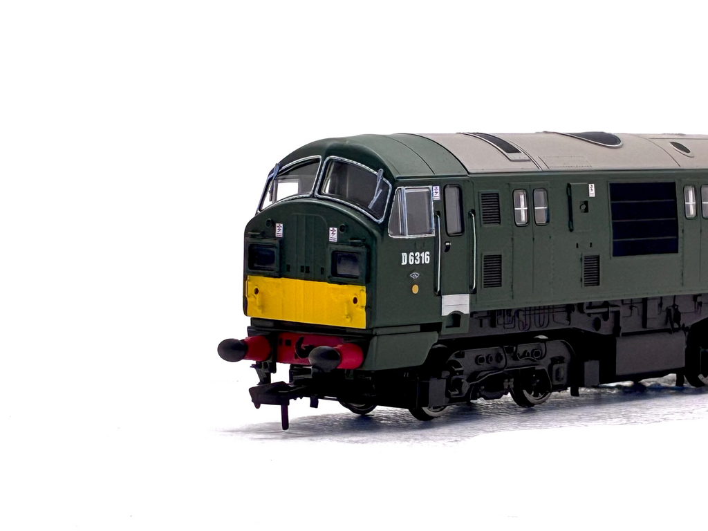 Dapol D1000g Class 22 B-B Diesel Hydraulic D6316 (font A) in BR green with small yellow ends