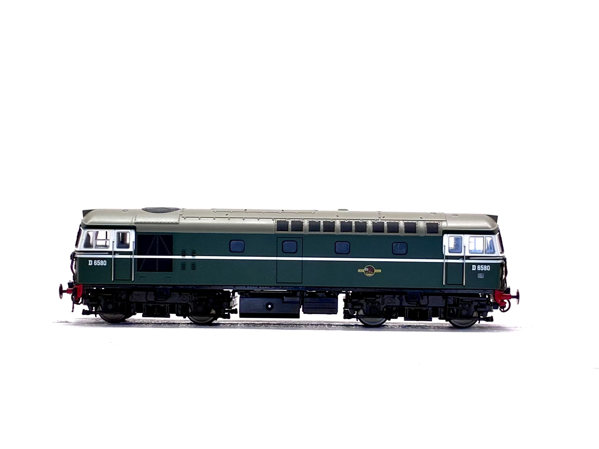 Heljan 3446 Class 33/1 D6580 in BR green with small yellow ends