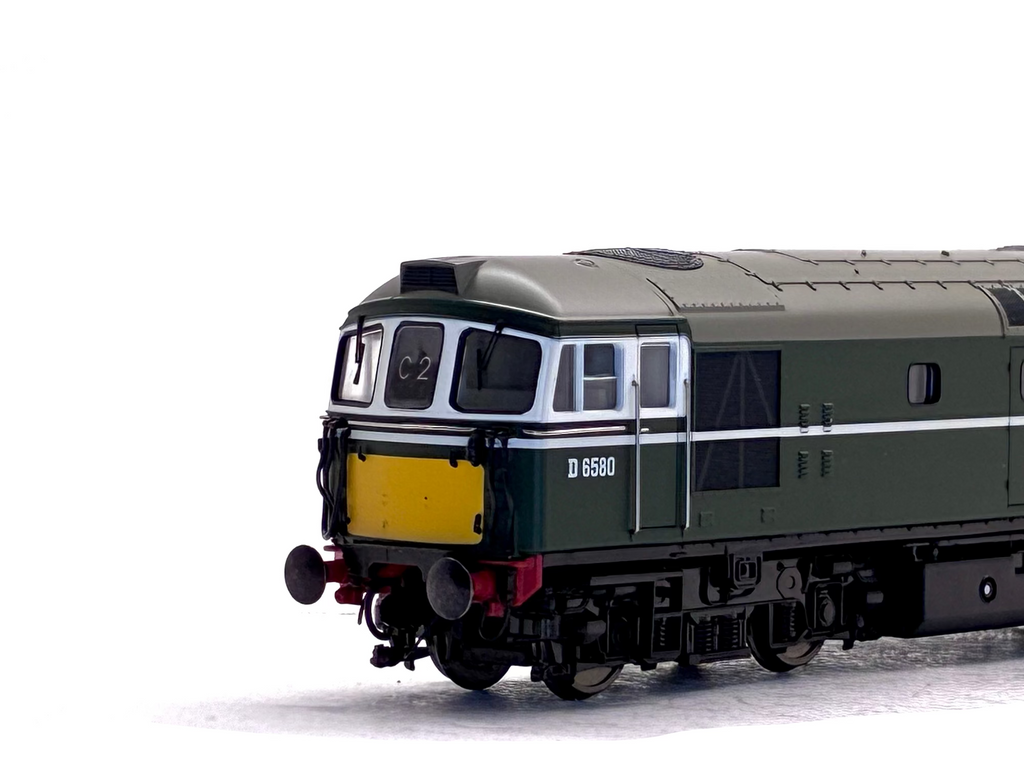 Heljan 3446 Class 33/1 D6580 in BR green with small yellow ends