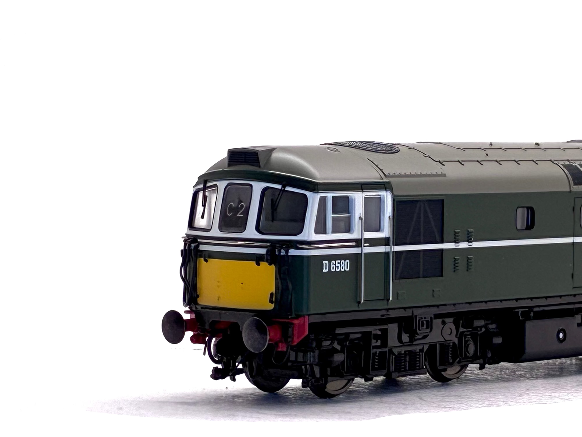 Heljan 3446 Class 33/1 D6580 in BR green with small yellow ends