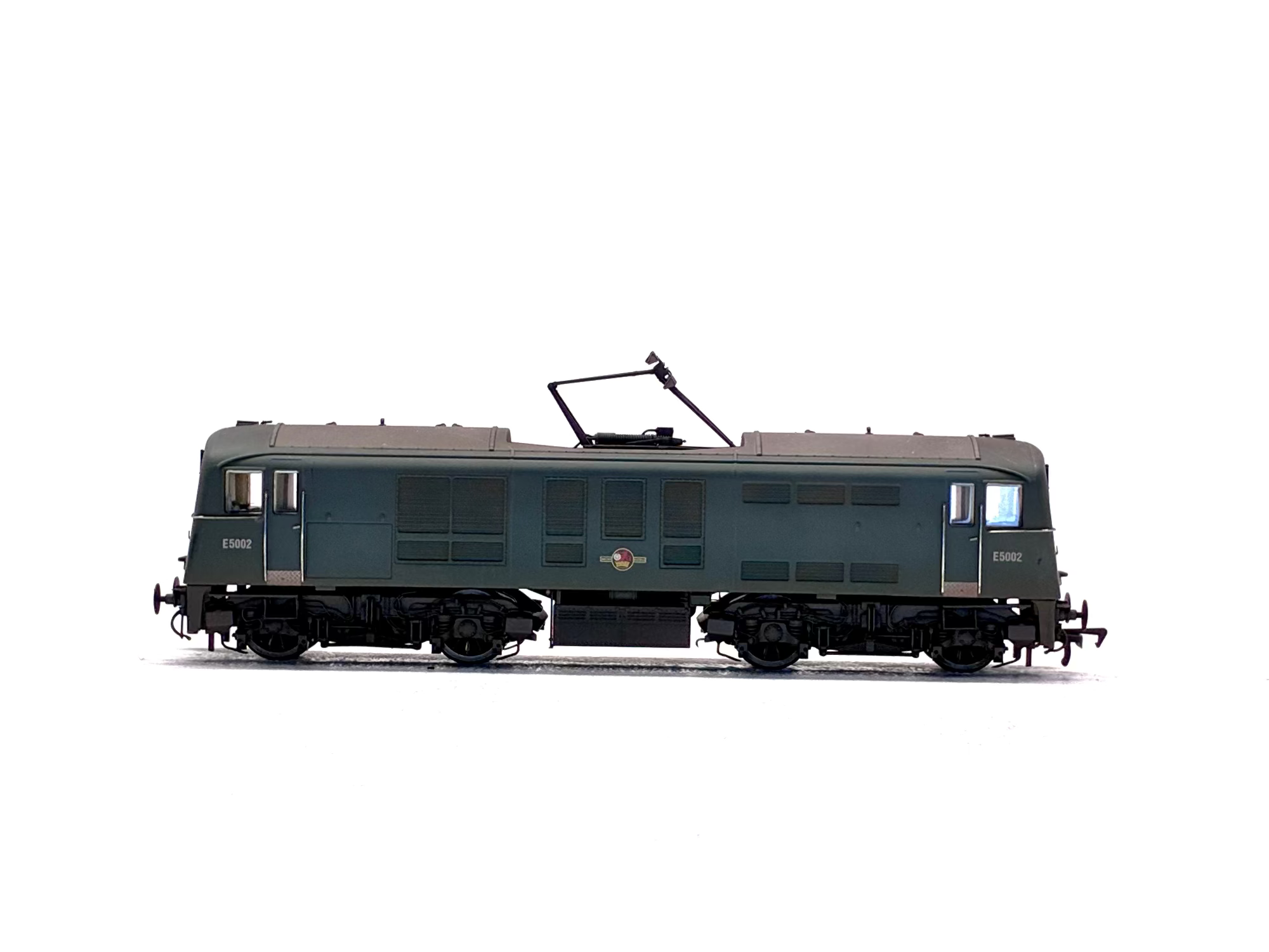 DJ Models OO71-097 Class 71 E5002 in BR Plain Green (weathered)  Kernow Models exclusive