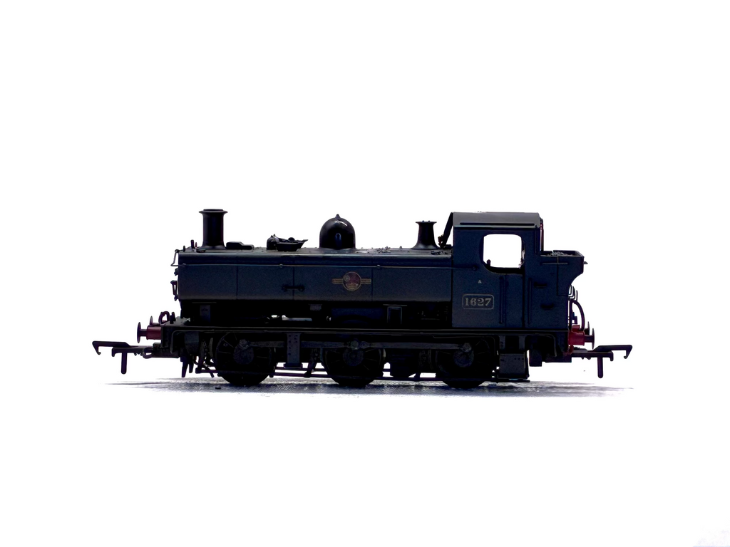 Rapido Trains UK MR-305A Class 16xx Pannier 0-6-0PT 1627 in BR black with late crest weathered