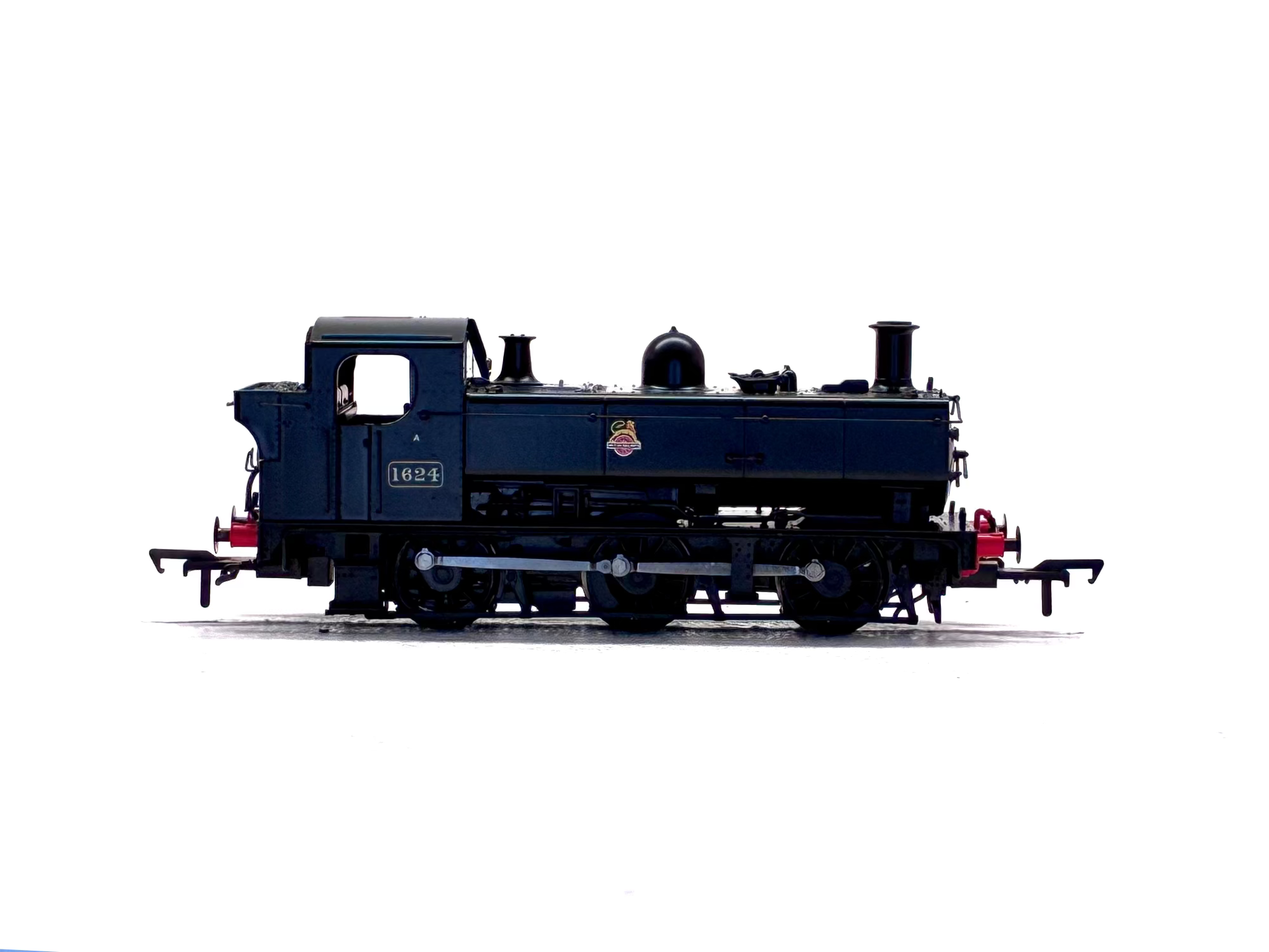 Rapido Trains UK MR-301C Class 16xx Pannier 0-6-0PT 1624 in BR black with early emblem