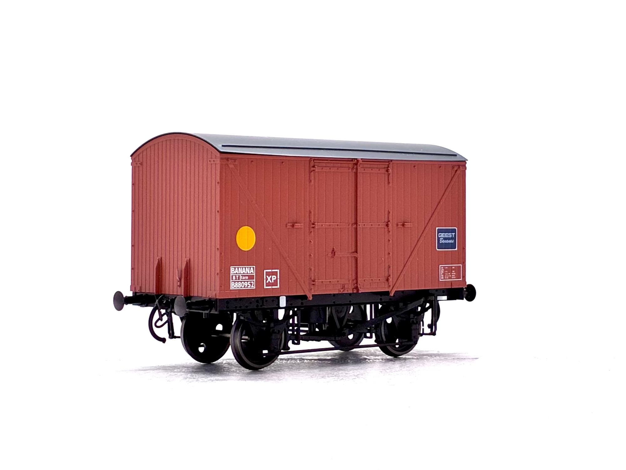 Dapol 7F-016-002 10-ton banana van in BR bauxite with Geest Bananas branding B880952
