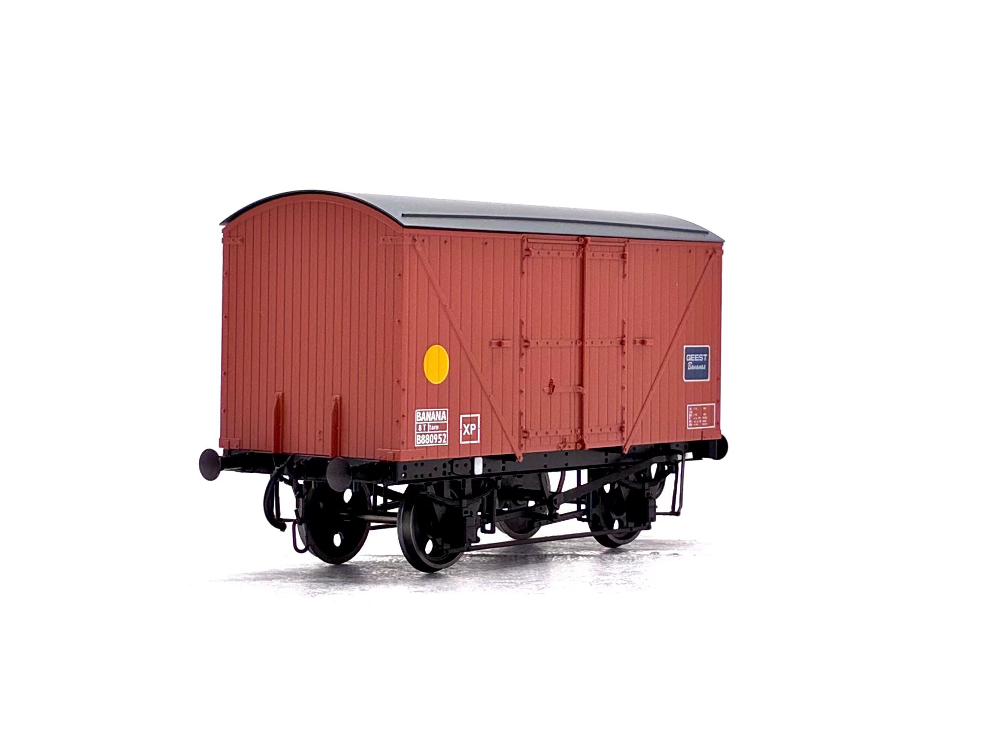 Dapol 7F-016-002 10-ton banana van in BR bauxite with Geest Bananas branding B880952