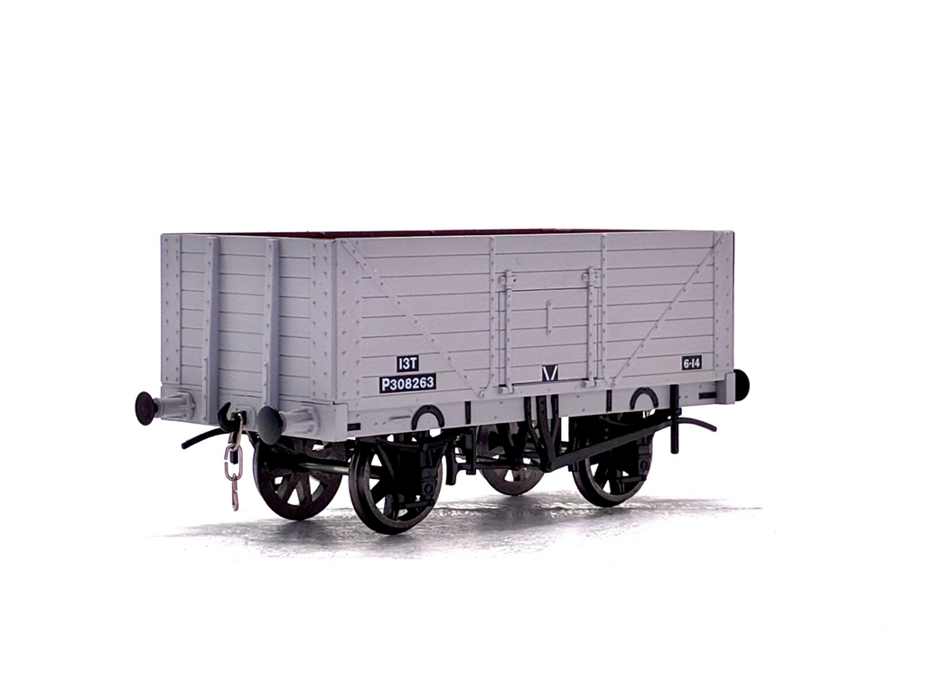Dapol 7F-080-004 8-plank open wagon in BR grey P308263