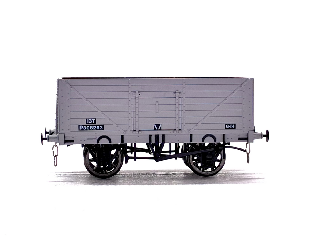 Dapol 7F-080-004 8-plank open wagon in BR grey P308263