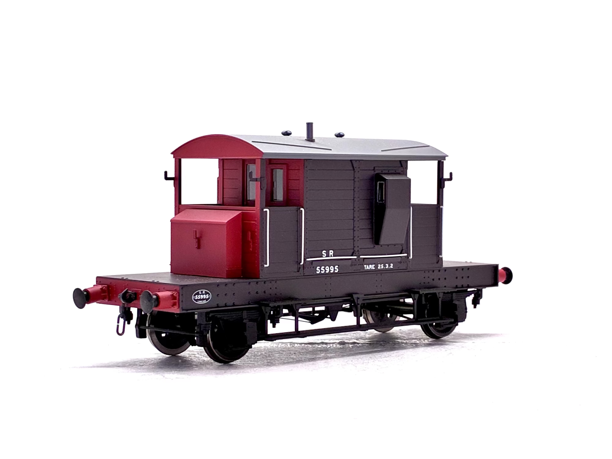 Dapol 7F-100-001 25-ton 'Pillbox' brake van in SR brown & red with small lettering 55995