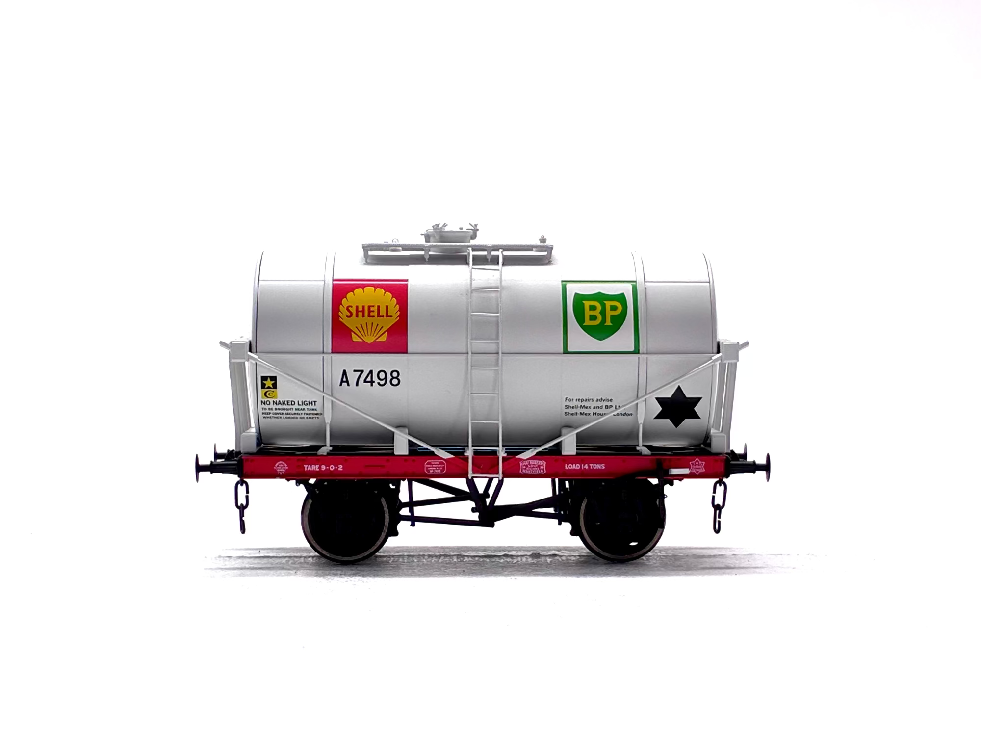 Dapol 7F-058-002 14-ton Type A tank wagon "Shell BP" silver A7498