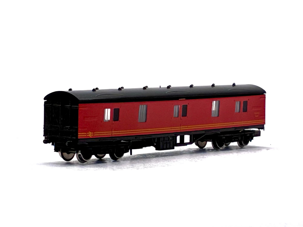 Graham Farish 4107 Mk1 GUV 93263 in Post Office red