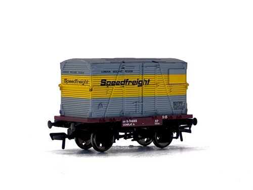 Bachmann Branchline OO Gauge 37-950 Conflat wagon B708315 with BD Container "Speedfreight" yellow and grey front view