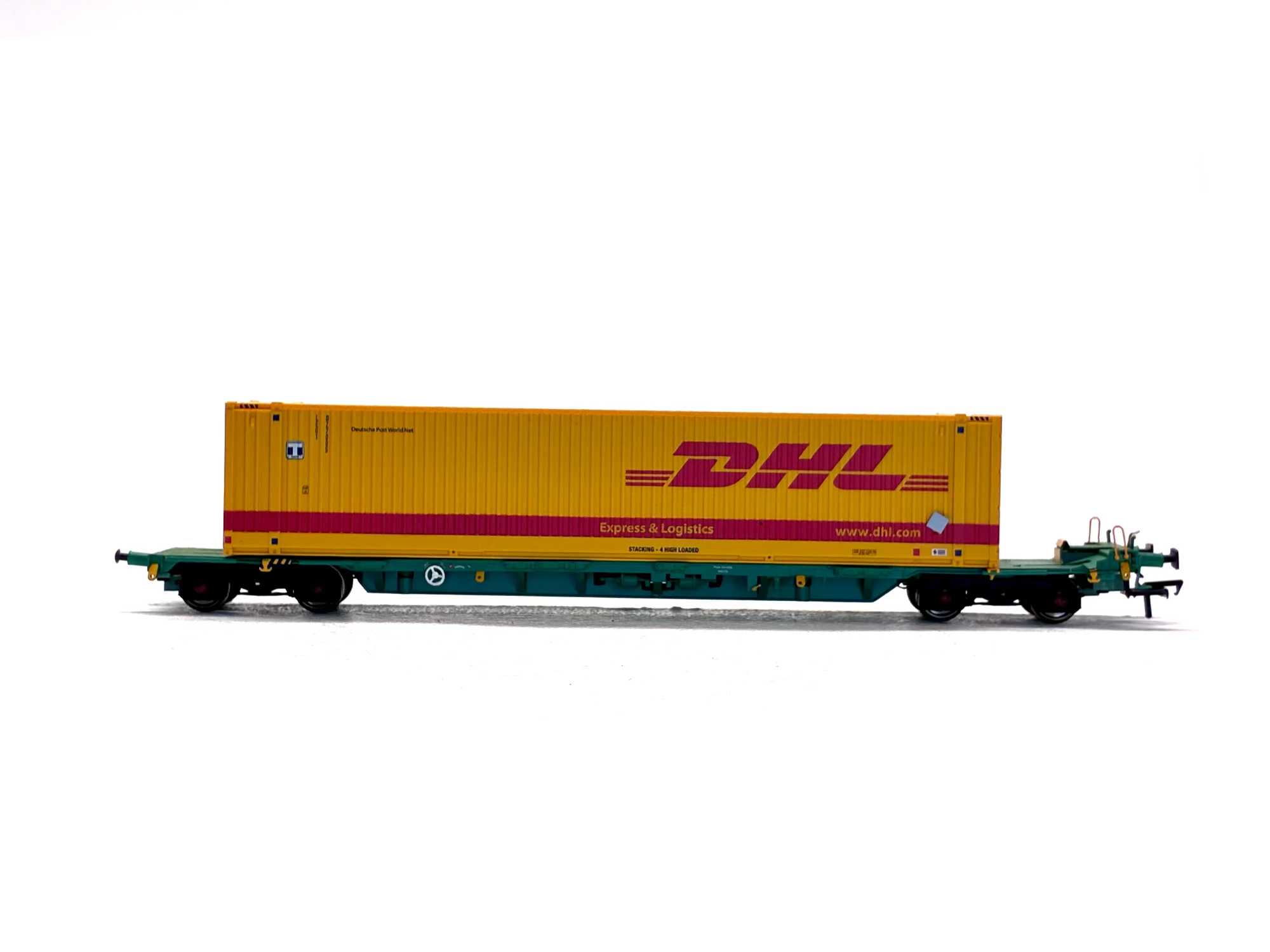 Bachmann Branchline OO Gauge 37-305 Intermodal bogie wagon with 2 45ft containers "DHL" yellow side view