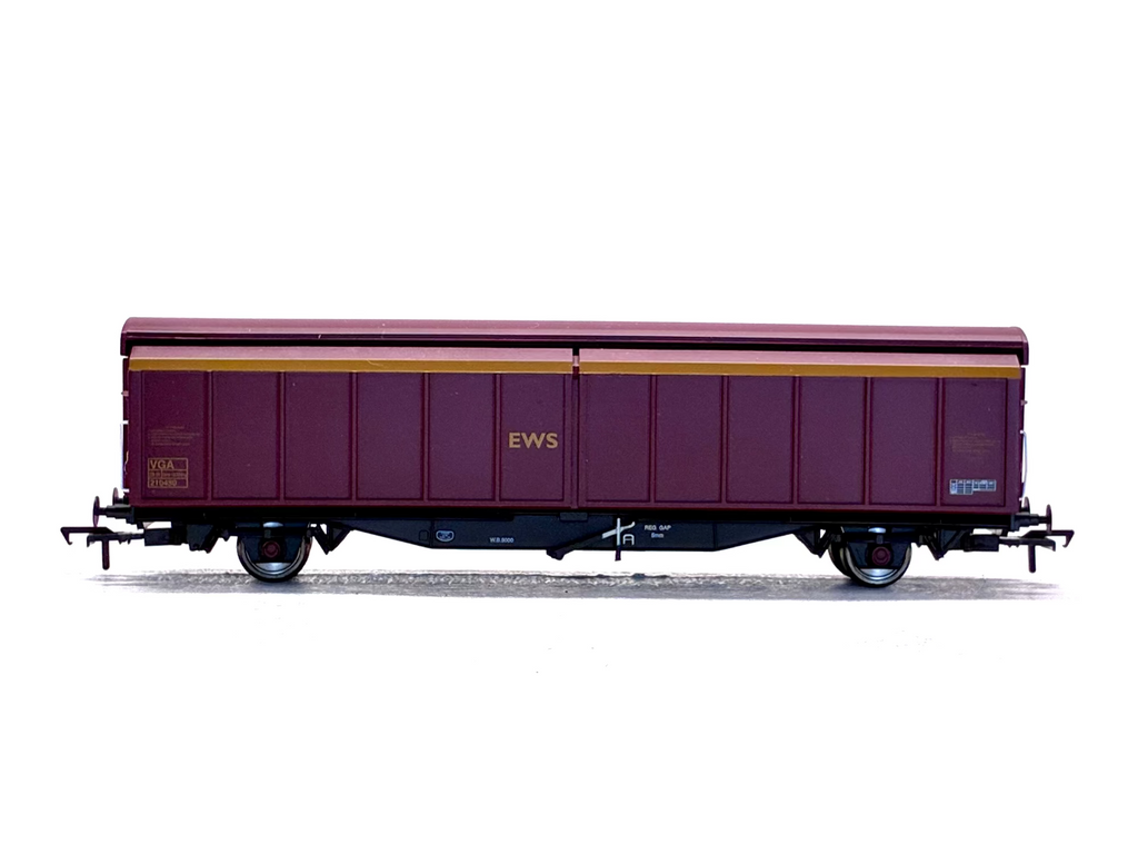 Bachmann Branchline OO Gauge 37-606 46 Ton VGA sliding wall van Maroon and yellow stripes side view