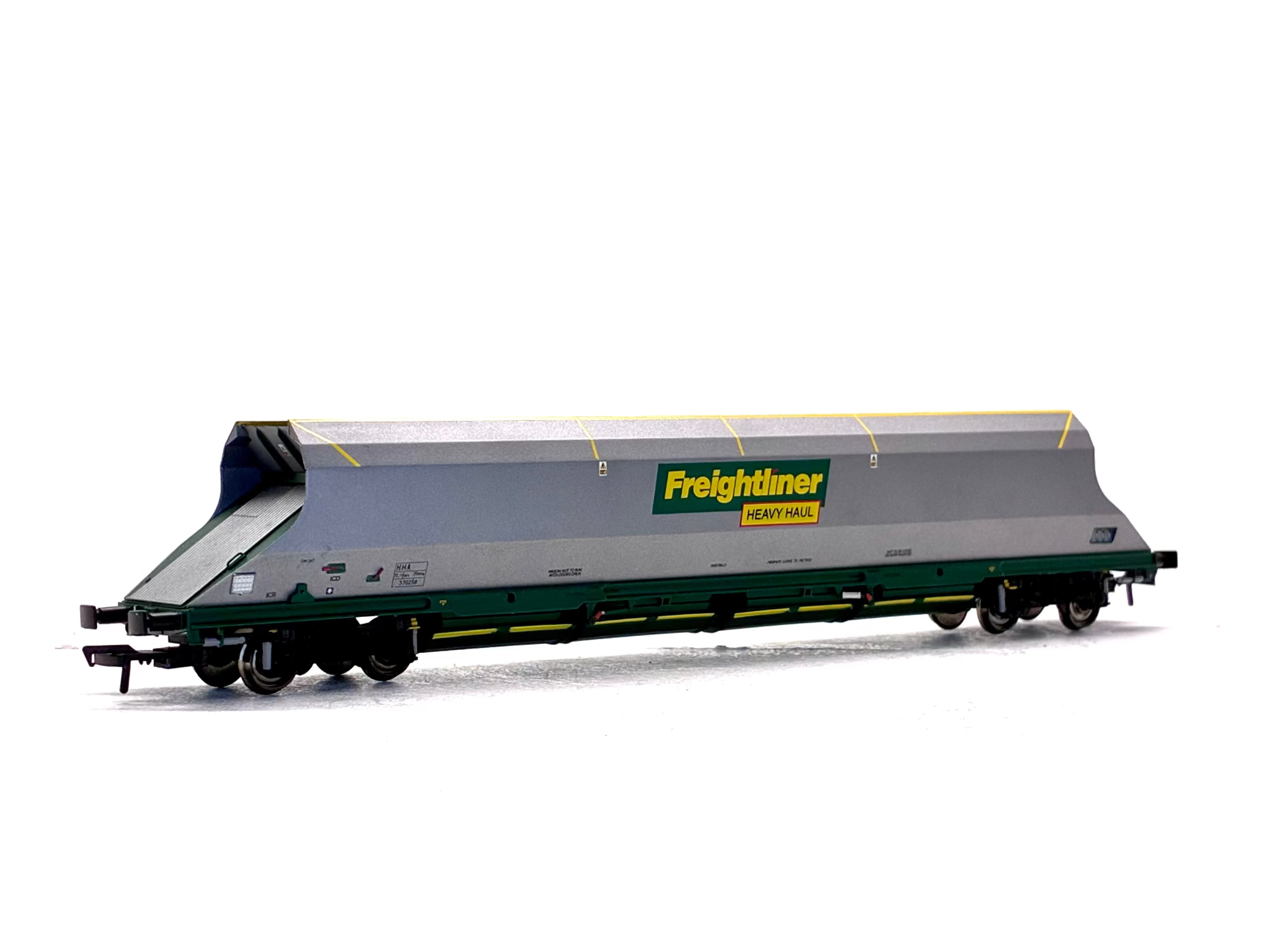 Bachmann Branchline 38-030 100 tonne HHA bogie hopper wagon in Freightliner back view