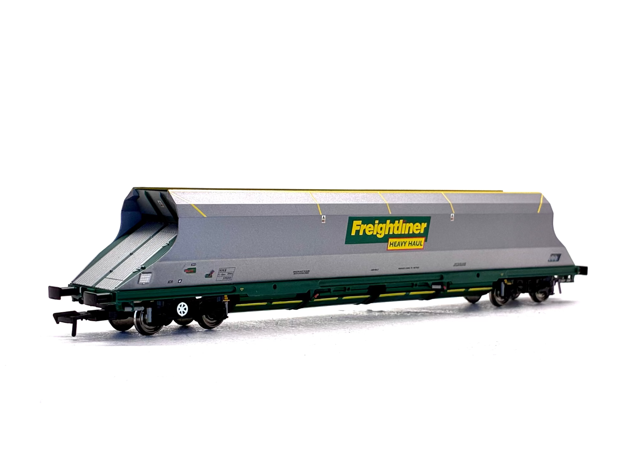 Bachmann Branchline OO Gauge 38-031 100 tonne HHA bogie hopper wagon in Freightliner front view