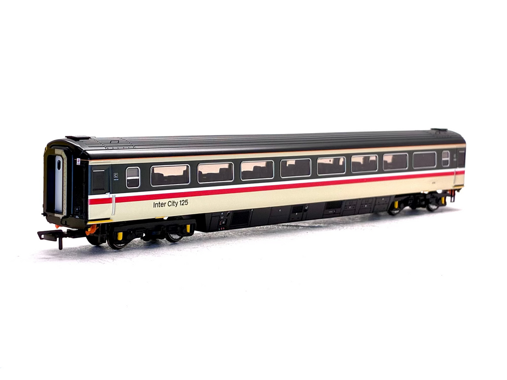 Hornby OO Gauge R40238B Mk3 TS trailer standard in Intercity Executive 42116 coach back view