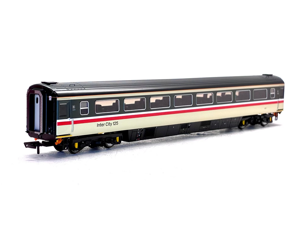 Hornby OO Gauge R40238C Mk3 TS trailer standard in Intercity Executive 42117 Coach front view