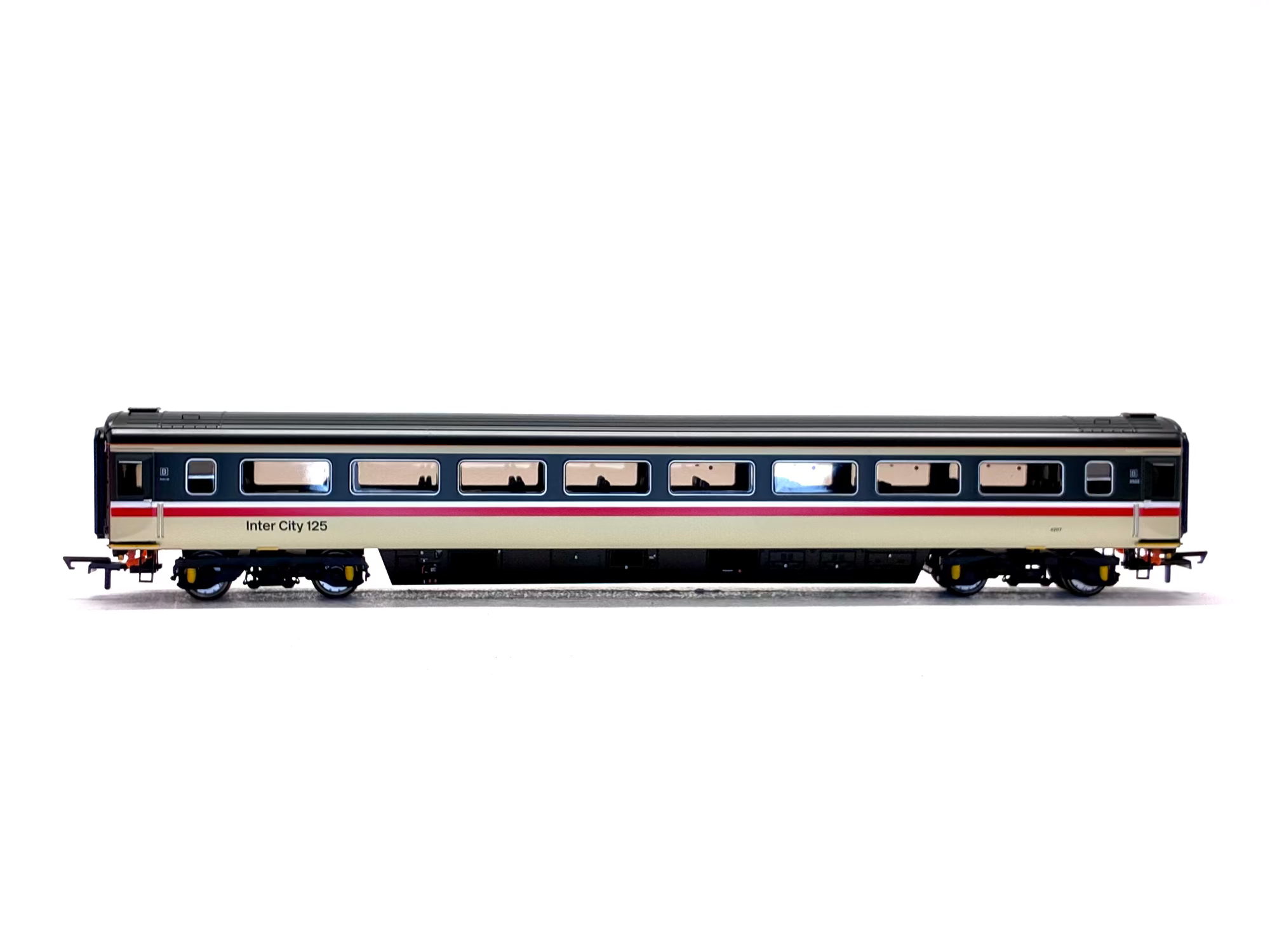 Hornby OO Gauge R40238C Mk3 TS trailer standard in Intercity Executive 42117 Coach side view