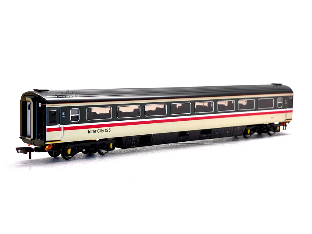 Hornby OO Gauge R40238 Mk3 TS trailer standard in Intercity Executive 42336 Coach back view 