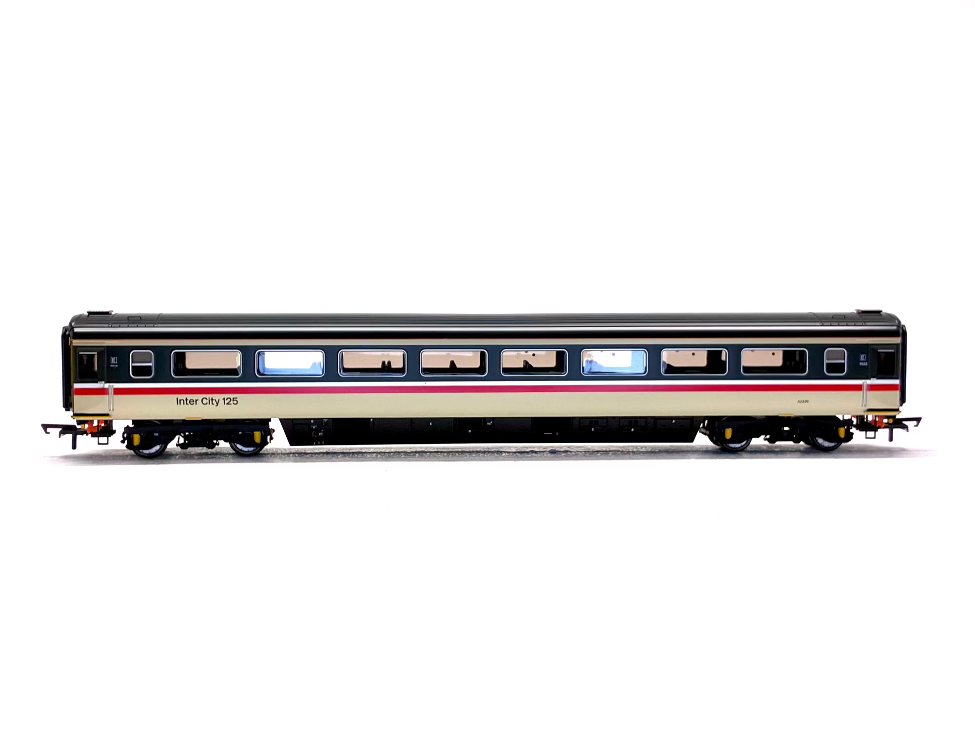 Hornby OO Gauge R40238 Mk3 TS trailer standard in Intercity Executive 42336 Coach side view