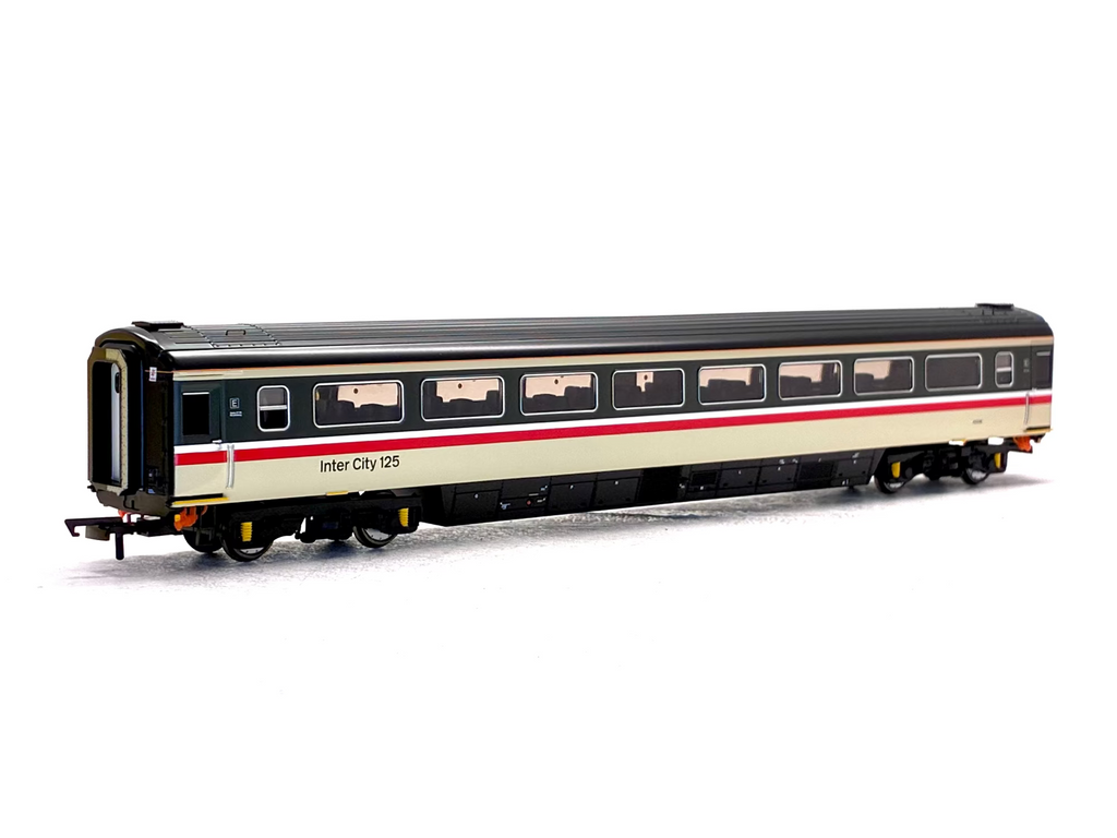 Hornby OO Gauge R40238 Mk3 TS trailer standard in Intercity Executive 42336 Coach front view