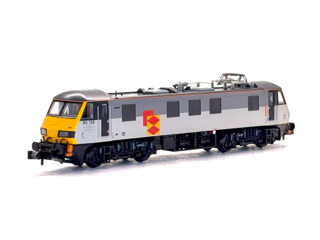 Graham Farish N gauge 371-781A Class 90 90139 in Railfreight Distribution Sector grey diesel locomotive front view