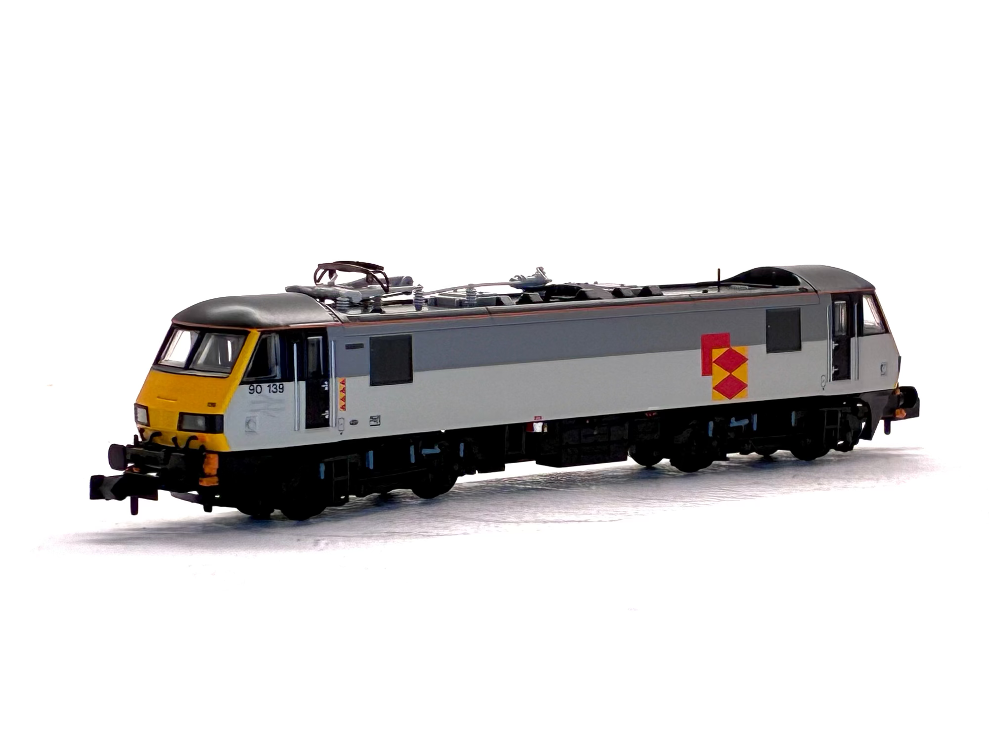Graham Farish N gauge 371-781A Class 90 90139 in Railfreight Distribution Sector grey diesel locomotive back view