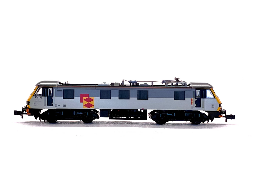 Graham Farish N gauge 371-781A Class 90 90139 in Railfreight Distribution Sector grey diesel locomotive side view