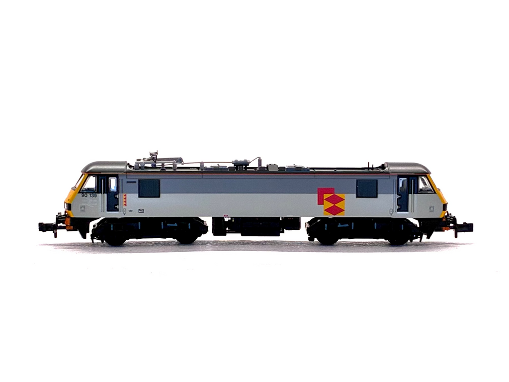 Graham Farish N gauge 371-781A Class 90 90139 in Railfreight Distribution Sector grey diesel locomotive side view