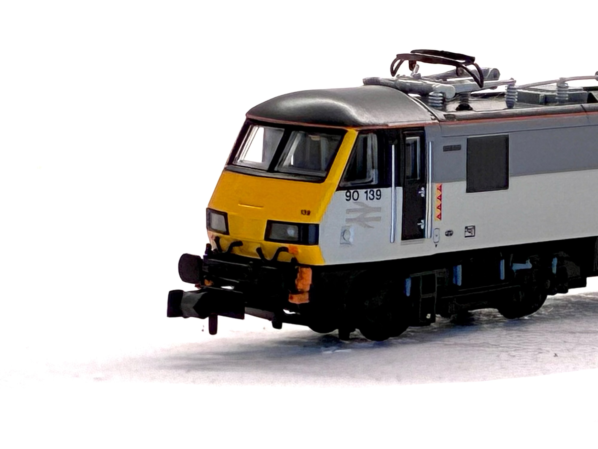 Graham Farish N gauge 371-781A Class 90 90139 in Railfreight Distribution Sector grey diesel locomotive close up