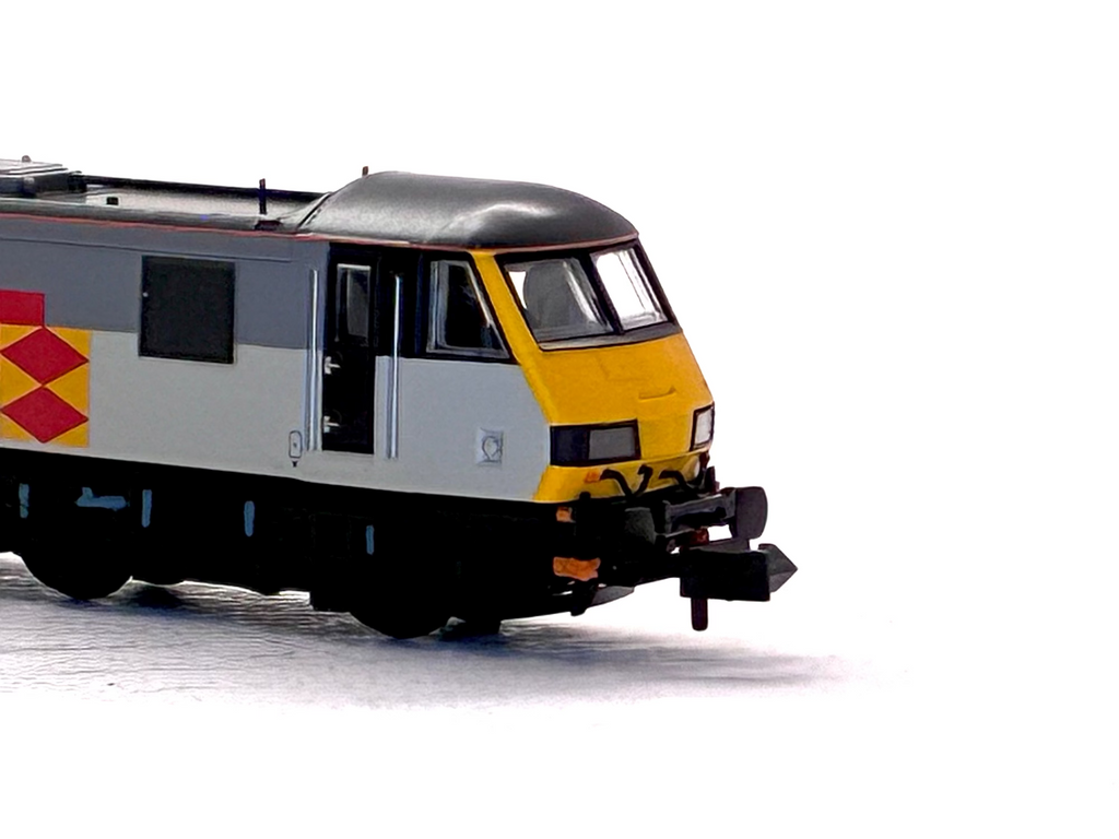 Graham Farish N gauge 371-781A Class 90 90139 in Railfreight Distribution Sector grey diesel locomotive close up