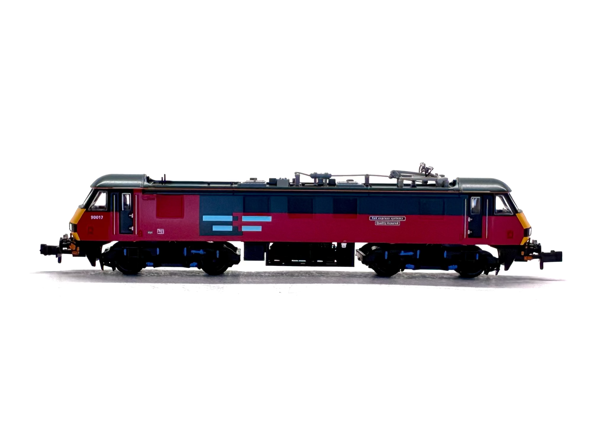 Graham Farish N gauge 371-782A Class 90 90017 'Rail Express Systems Quality Assured' red and black locomotive side view