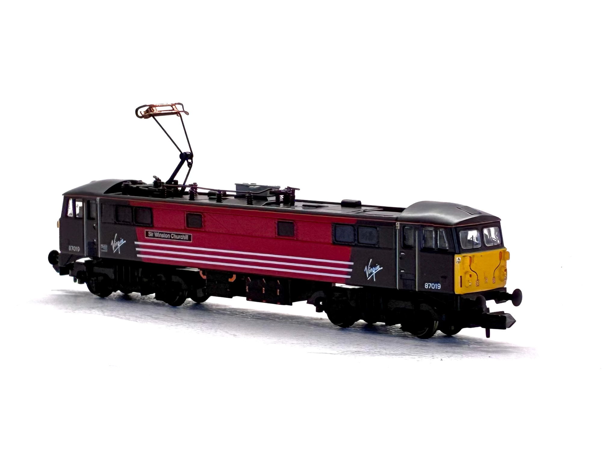 Graham Farish N gauge 371-751 Class 87 87019 'Sir Winston Churchill' red and black diesel locomotive back view