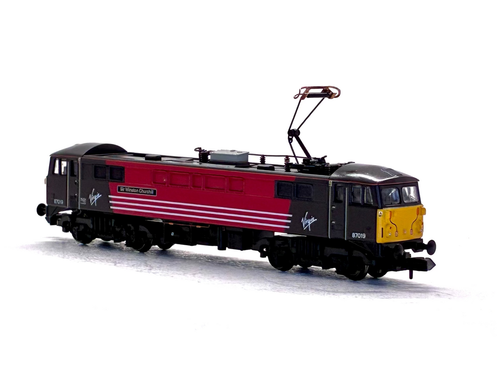 Graham Farish N gauge 371-751 Class 87 87019 'Sir Winston Churchill' red and black diesel locomotive front view