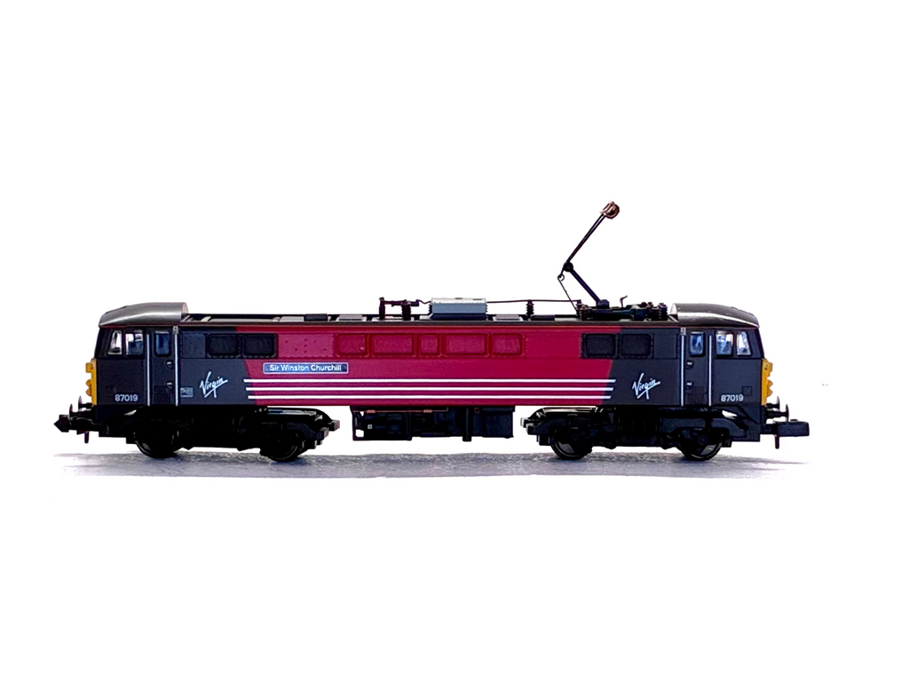 Graham Farish N gauge 371-751 Class 87 87019 'Sir Winston Churchill' red and black diesel locomotive side view