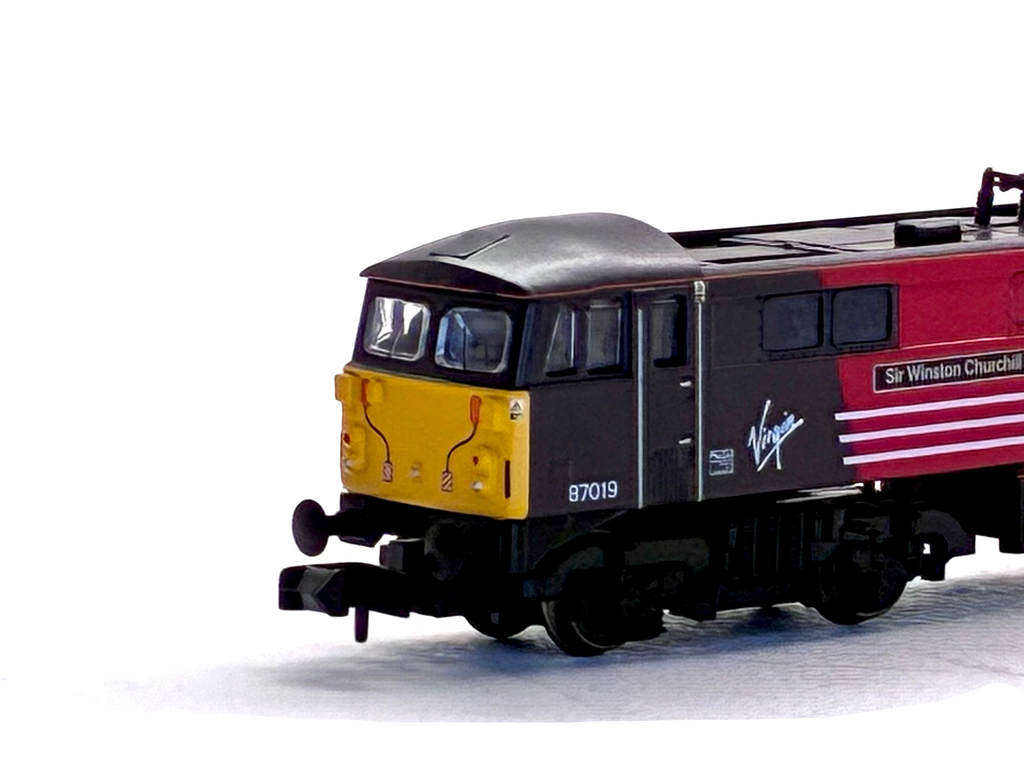 Graham Farish N gauge 371-751 Class 87 87019 'Sir Winston Churchill' red and black diesel locomotive close up