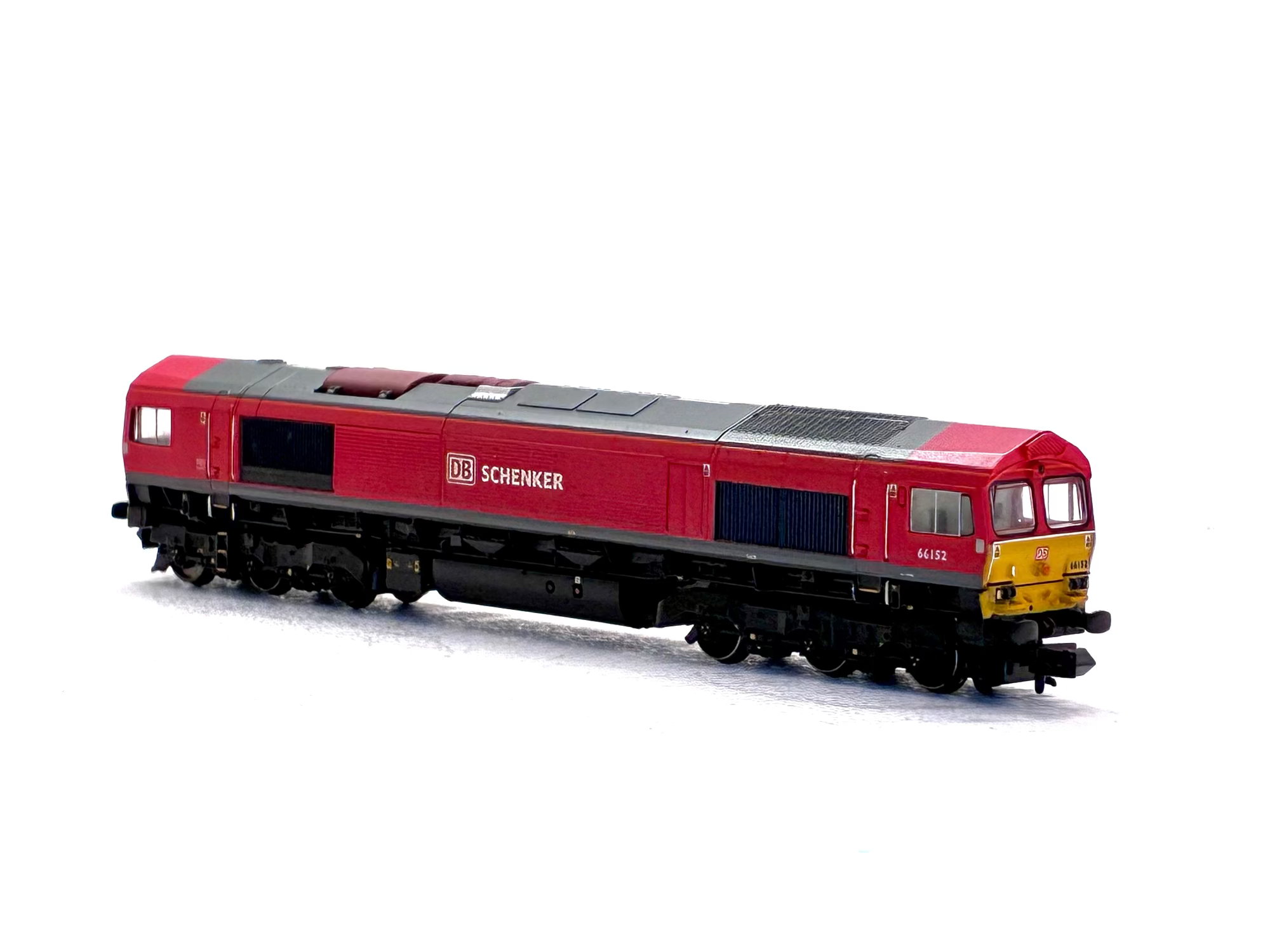 Graham Farish N Gauge 371-383 Class 66 66152 in DB Schenker back view