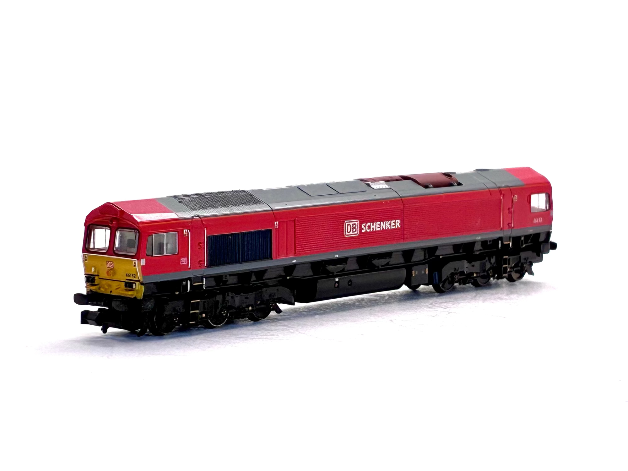 Graham Farish N Gauge 371-383 Class 66 66152 in DB Schenker front view