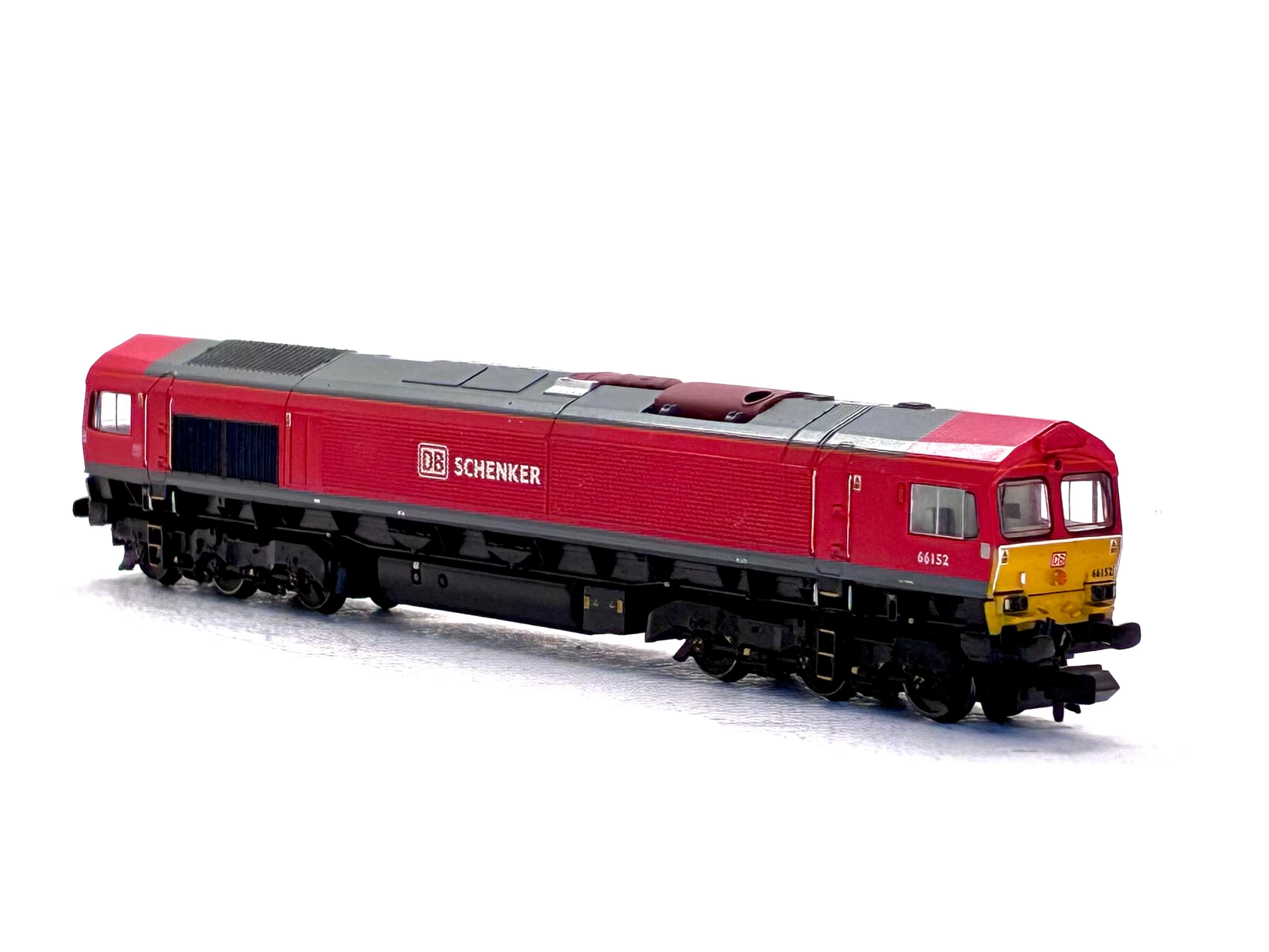 Graham Farish N Gauge 371-383 Class 66 66152 in DB Schenker back view