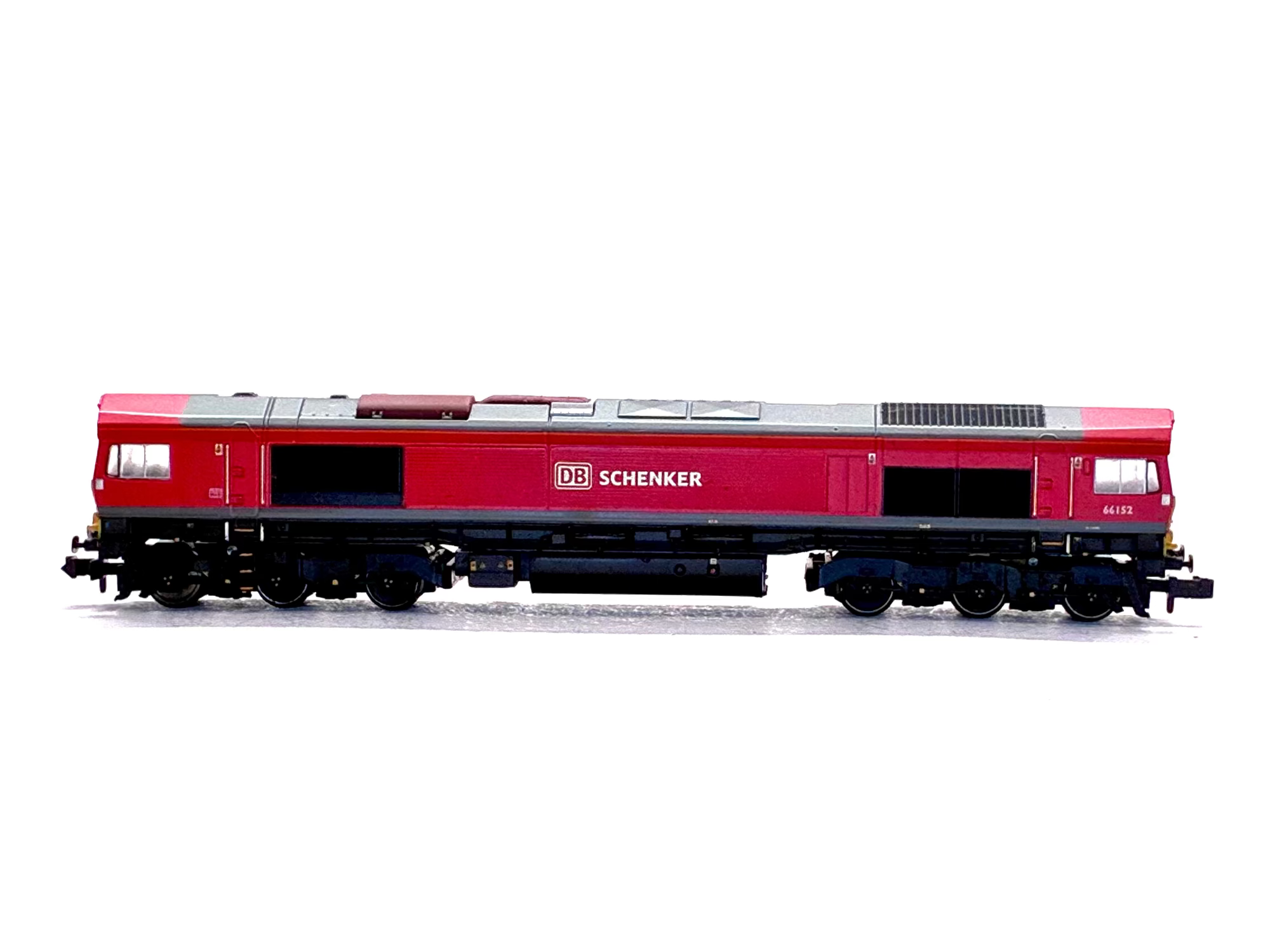 Graham Farish N Gauge 371-383 Class 66 66152 in DB Schenker side view