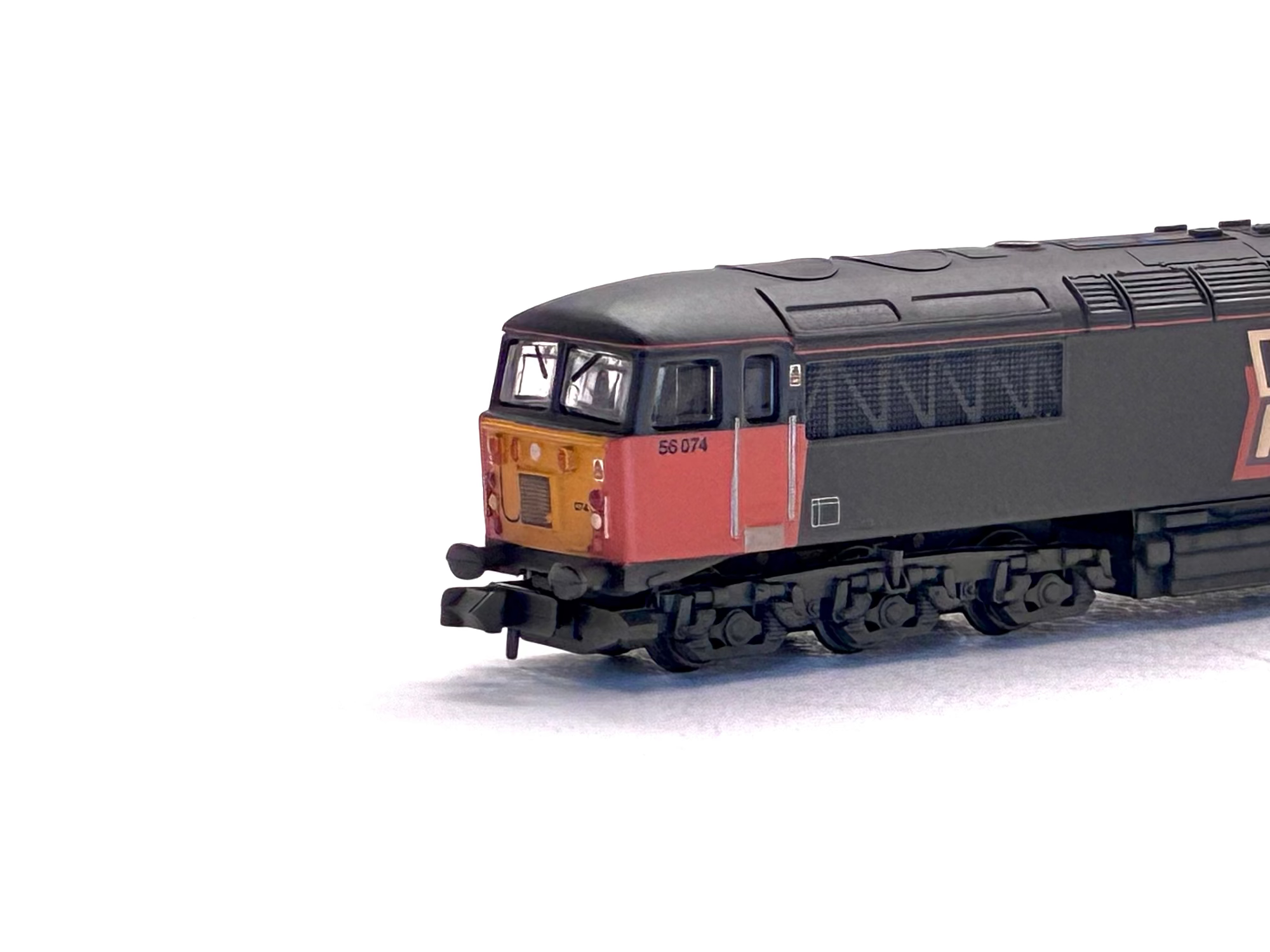 Graham Farish N Gauge 371-301 Class 56 56074 'Kellingley Colliery' Loadhaul Weathered close up