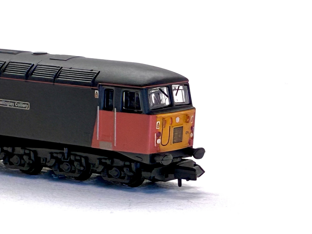 Graham Farish N Gauge 371-301 Class 56 56074 'Kellingley Colliery' Loadhaul Weathered close up