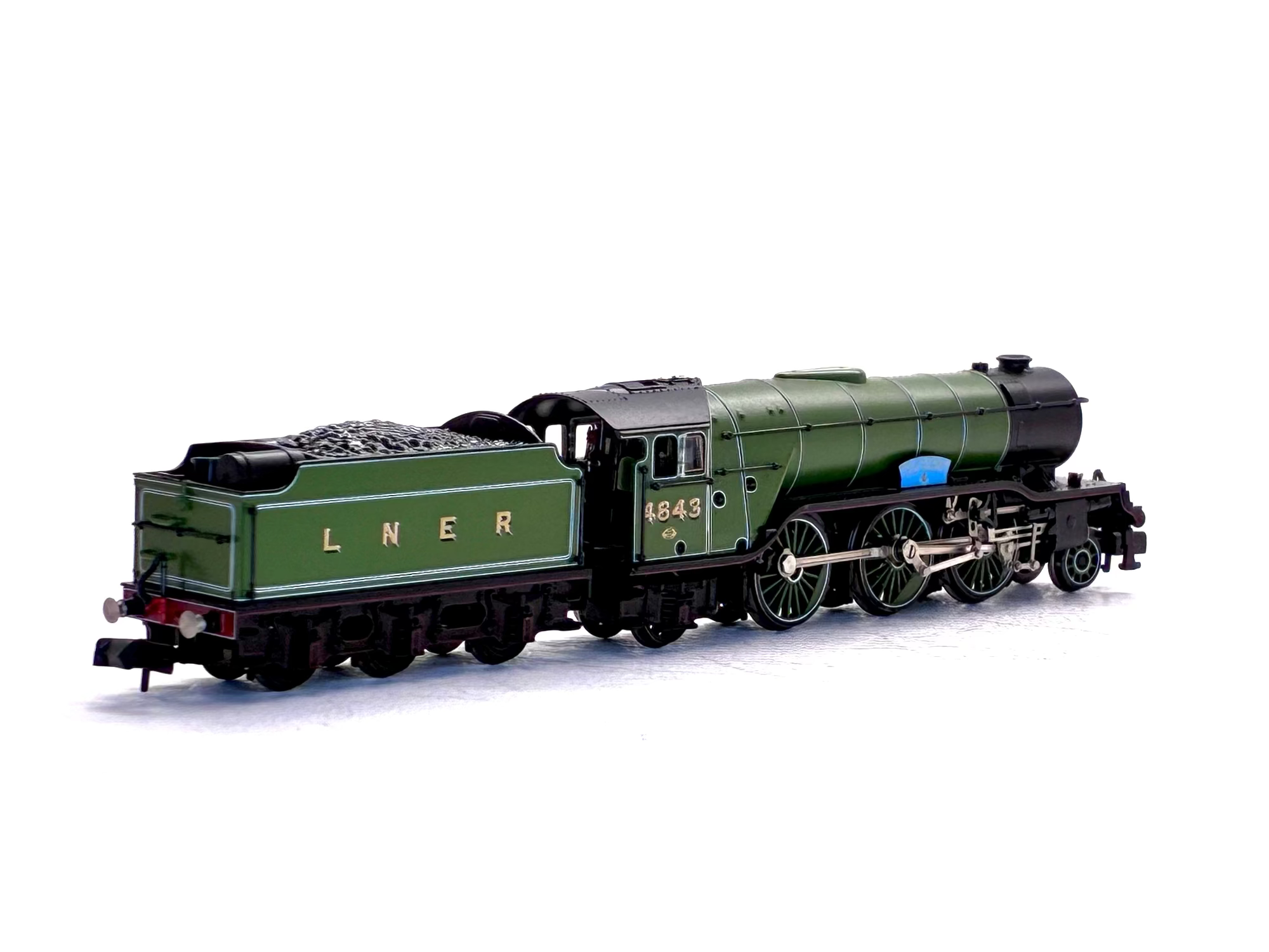 Graham Farish N Gauge 372-611 LNER V2 4843 Kings Own Yorkshire Light Infantry green steam locomotive back view