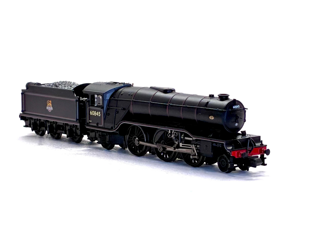 Graham Farish N Gauge 372-612 LNER V2 60845 Black steam locomotive front view