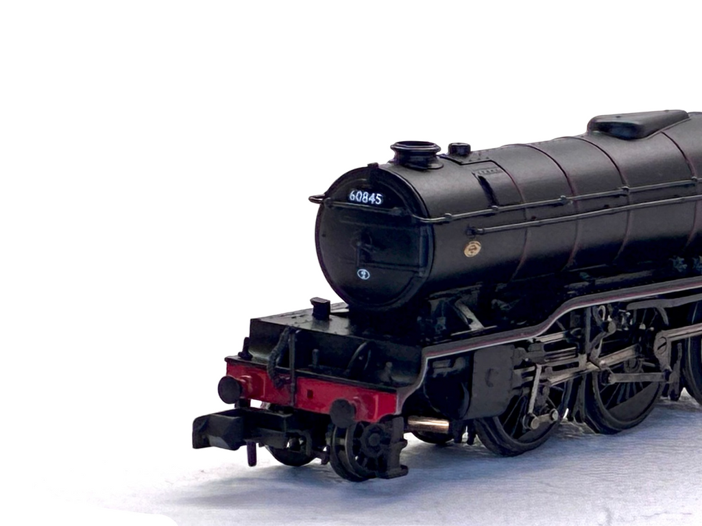 Graham Farish N Gauge 372-612 LNER V2 60845 Black steam locomotive close up
