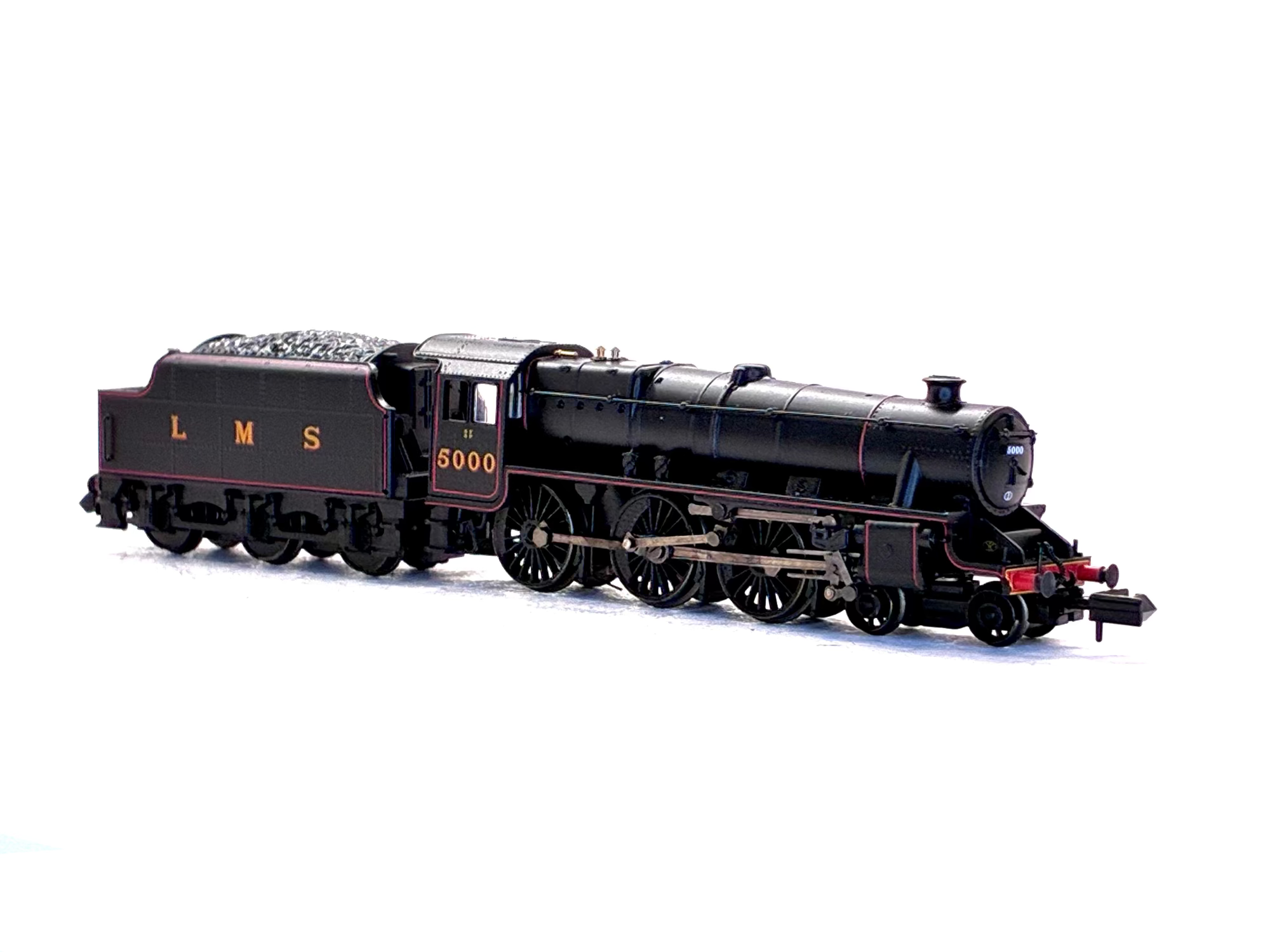 Graham Farish 372-135A Class 5MT 'Black 5' 5000 black steam locomotive front view