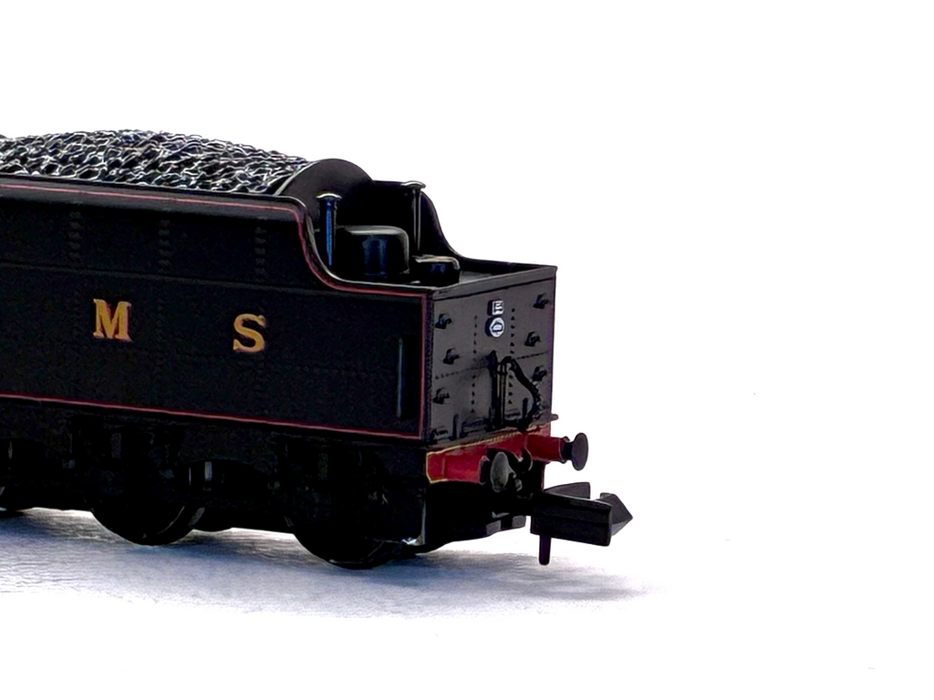 Graham Farish 372-135A Class 5MT 'Black 5' 5000 black steam locomotive close up
