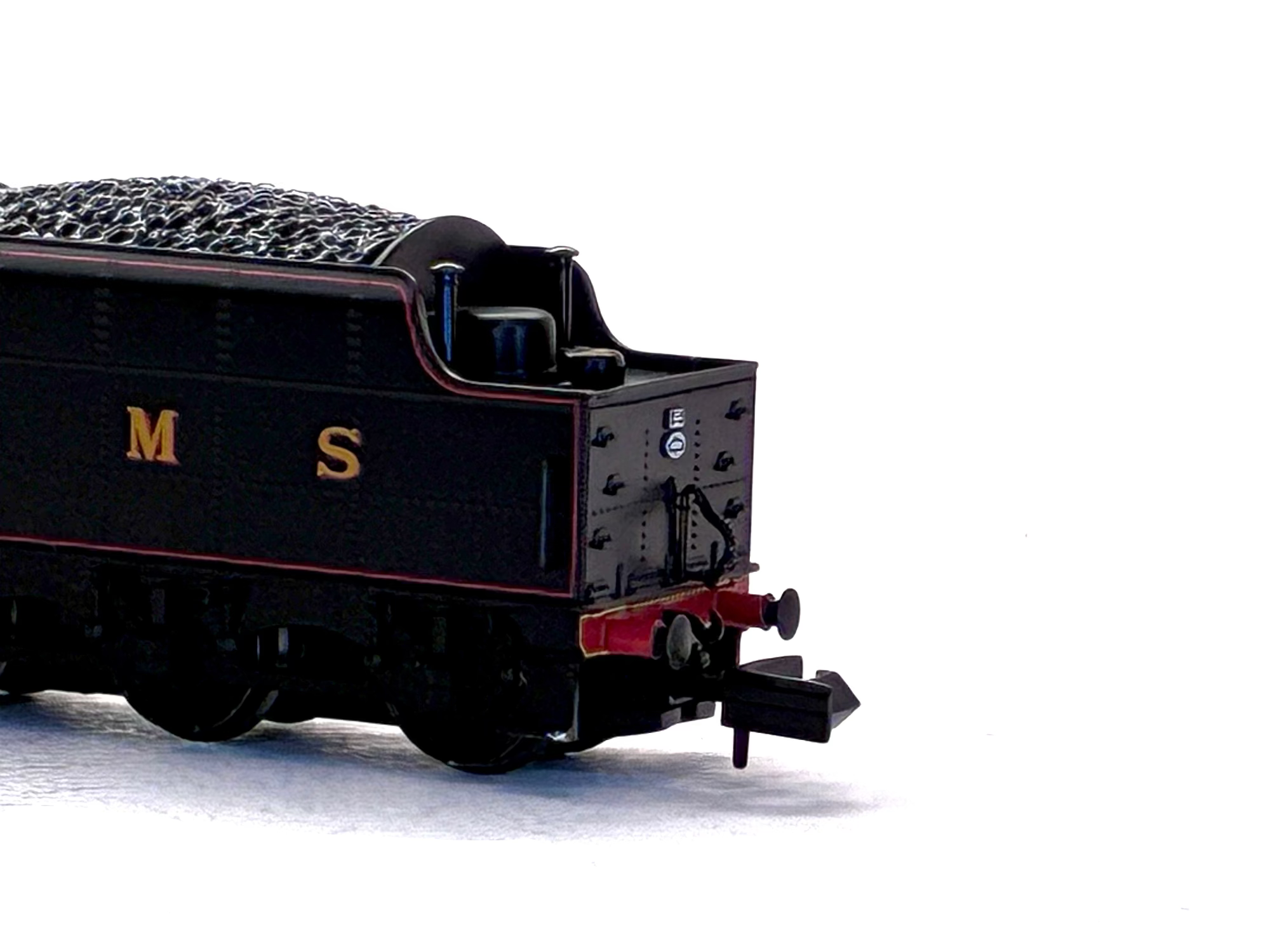 Graham Farish 372-135A Class 5MT 'Black 5' 5000 black steam locomotive close up