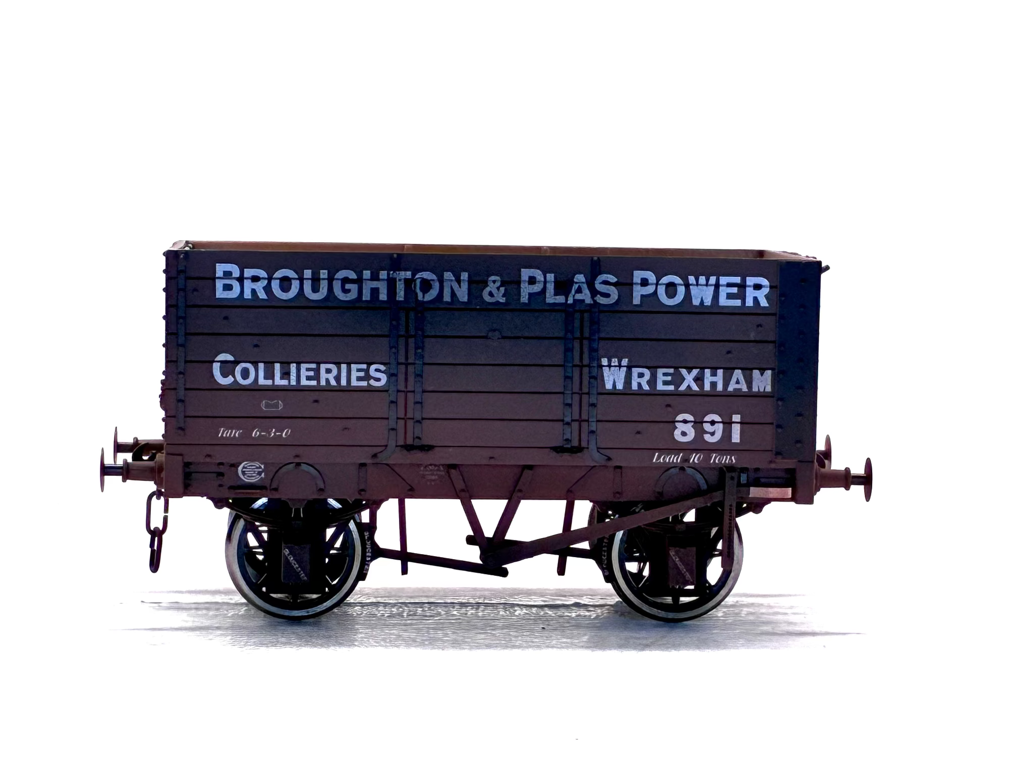 Dapol O Guage Broughton and Plas Power, Wrexham Wagon side view