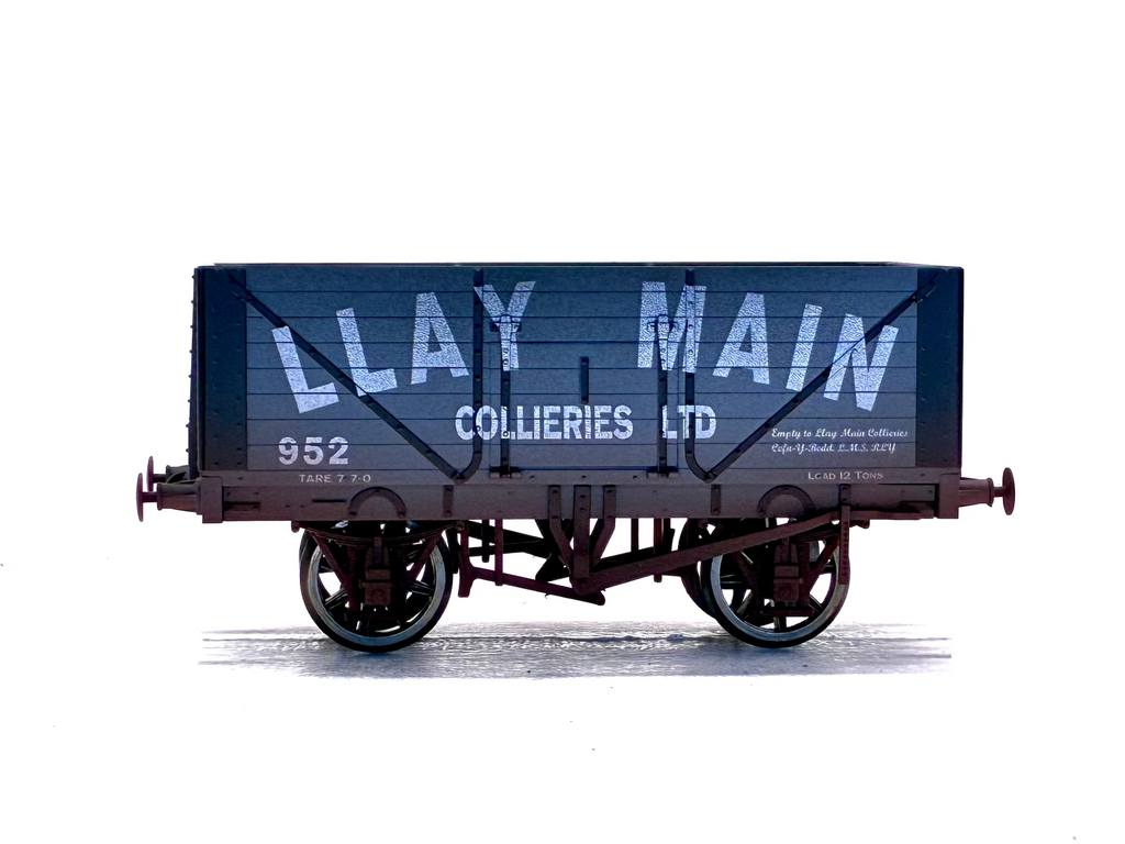 Dapol O Guage Llay Main Collieries Weathered side view